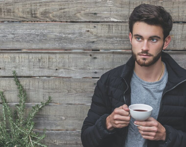 Muškarac, adult beard black jacket cup