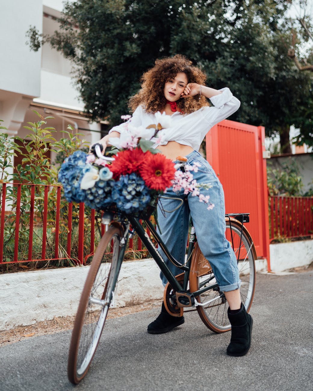 Sve ono što ne mogu,

woman in white long sleeve shirt and blue denim jeans standing with bicycle on road