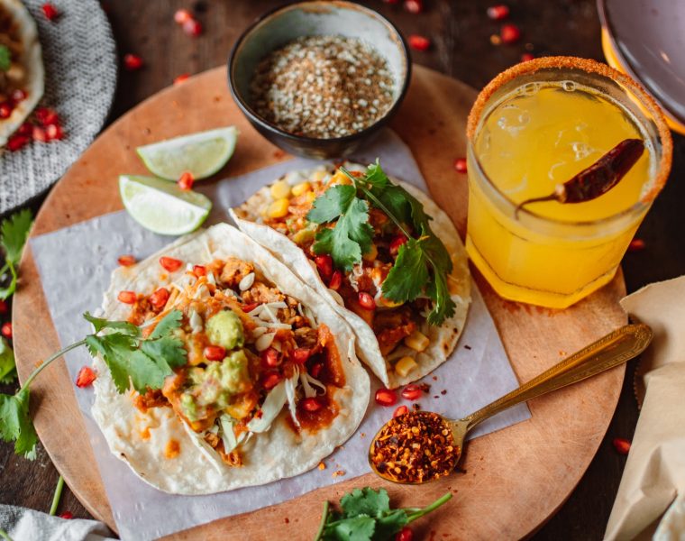 Takosi sa svinjetinom u meksičkom stilu (Tacos Al Pastor), bread food wood dinner