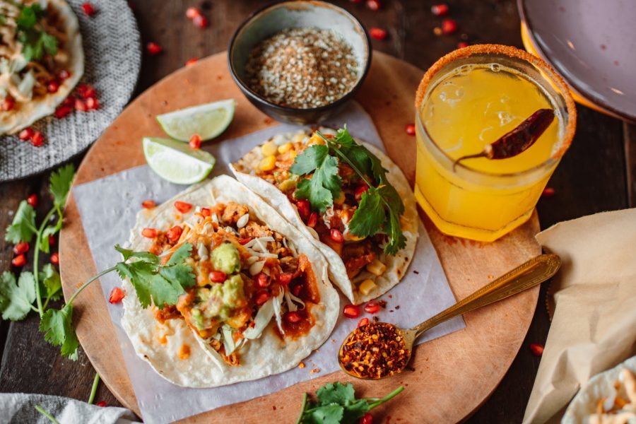 Takosi sa svinjetinom u meksičkom stilu (Tacos Al Pastor), bread food wood dinner