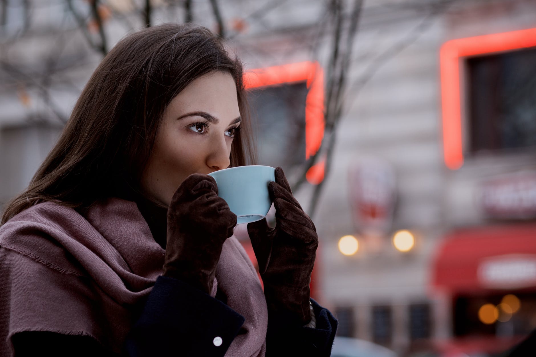 Astro prognoza za novi tjedan: od 11. do 17. siječnja, woman drinking tea
