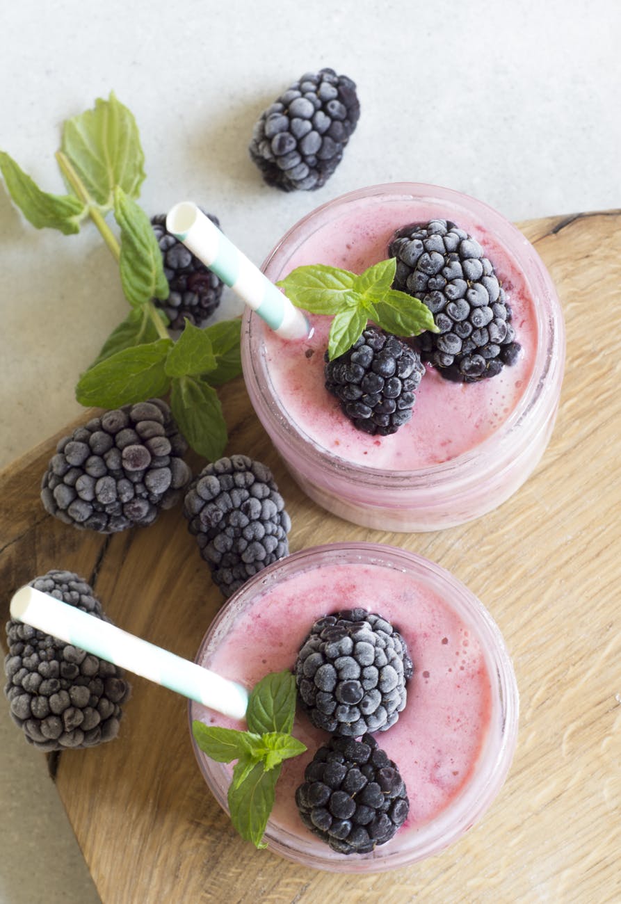 
12 recepata za super-smoothieje

berries blackberries close up cocktail