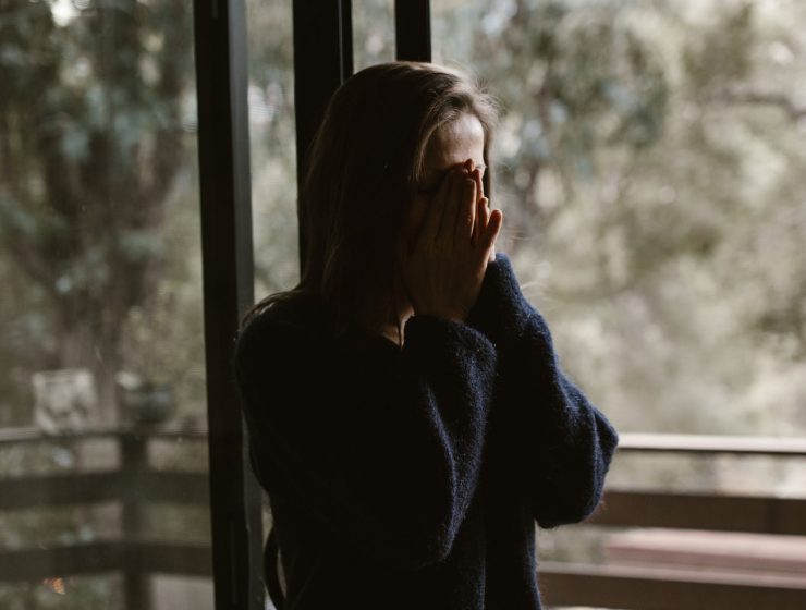 narcis Photo by RODNAE Productions: https://www.pexels.com/photo/light-fashion-love-people-6670149/ Laž je laž?, patrijarhalnih stereotipa, Nema ljubavi u rešetkama posesivnosti, light fashion love people