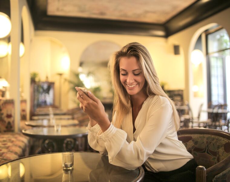 šarm, cheerful female having drink in elegant bar