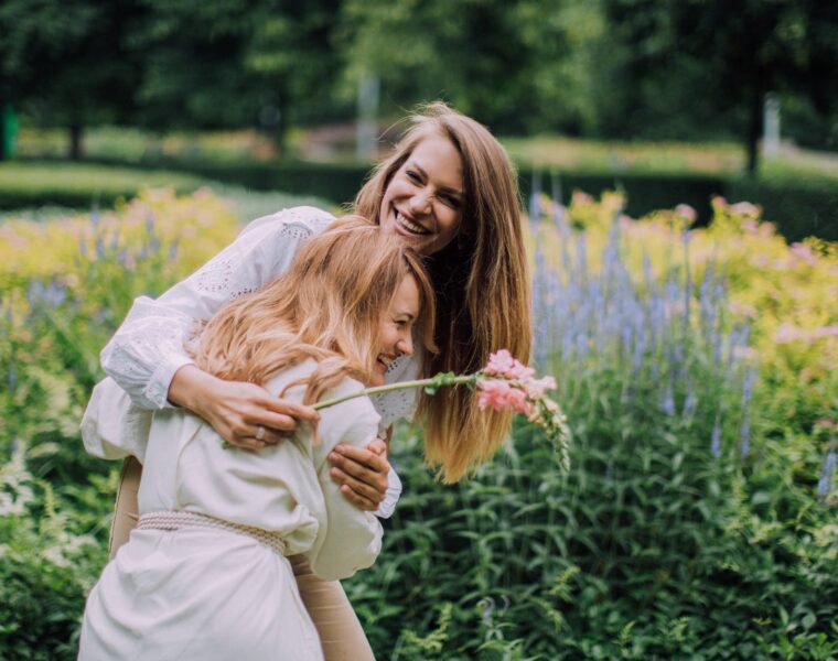Jarac i njegove posebnosti, two women having fun