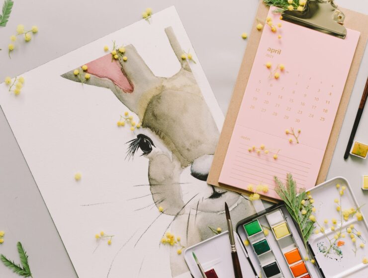 Mjesečni horoskop za travanj, painting of easter bunny near a calendar