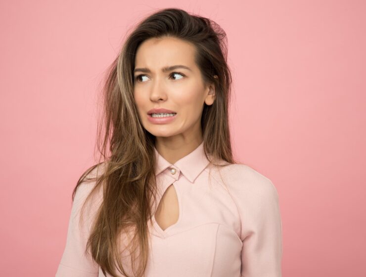 Znakovi koji imaju dva lica, woman wearing pink top