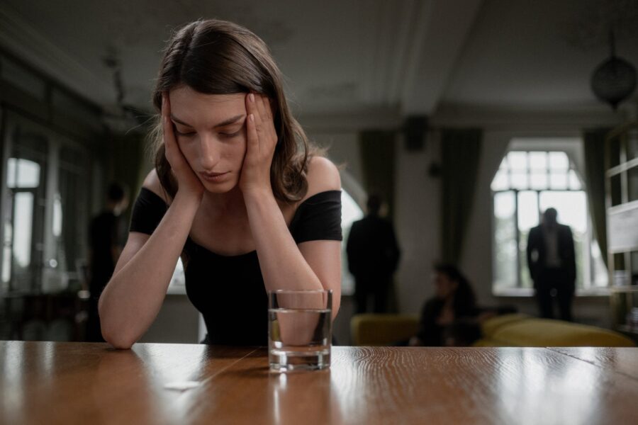 boli Strah, woman crying on a wooden table