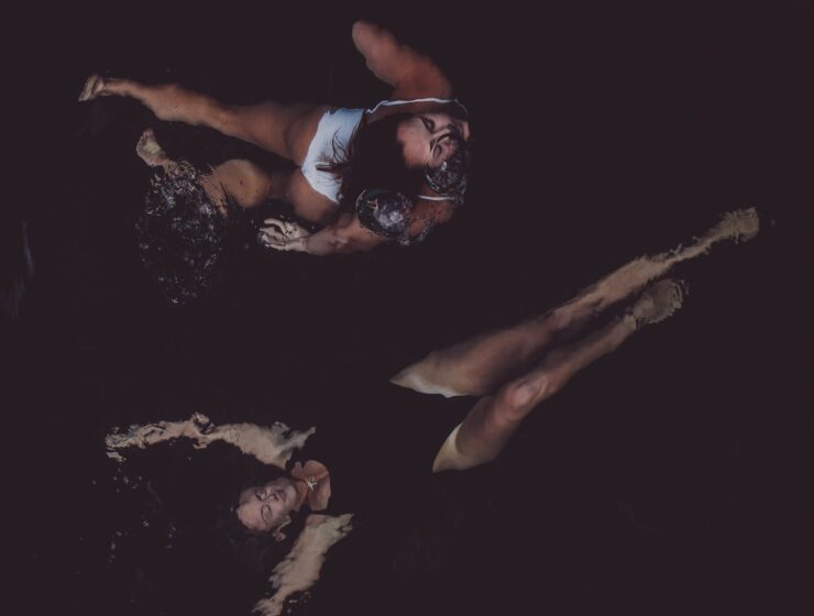 duša dušu prepoznaje, two women swimming in water