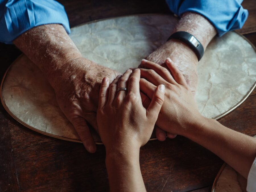 empatija, a close up shot of people holding hands