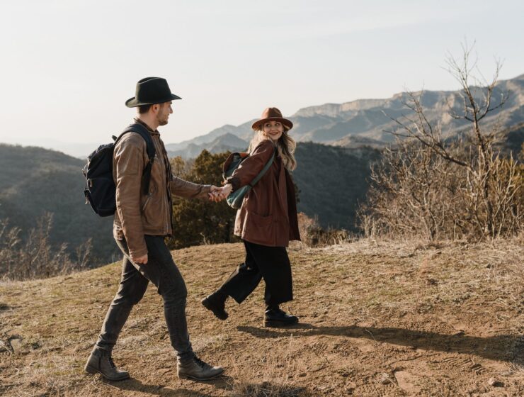 mala tajna čarolija ljubavi Jeste li empat Kratki love horoskop Svoju priču pišeš ti, couple walking holding hands