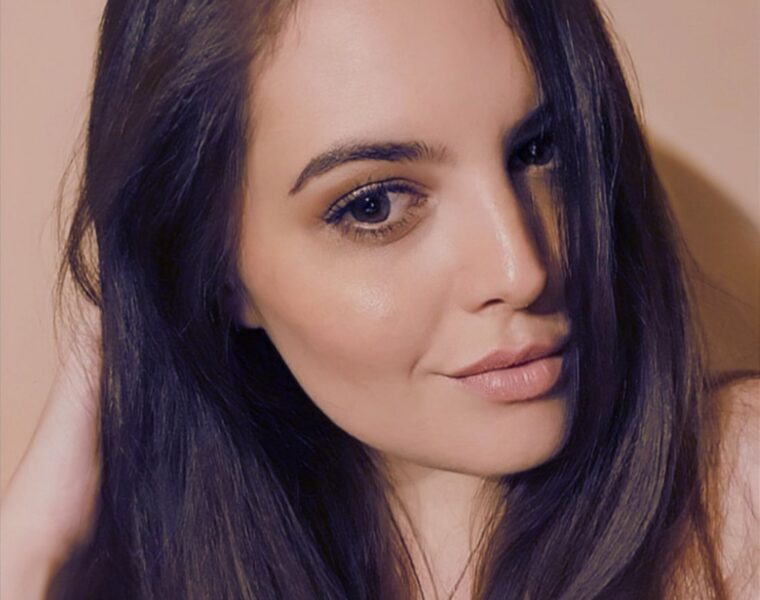 razočaranje je lekcija previše Logging out of this relationship Jesi li sretna?, najveće pobjede Stvari nikad više neće biti iste, Spaljeni mostovi & povratnici pokajnici Ništa na silu, rođena da budeš sretna, Ne trebaš sve oprostiti Moć seksualne energije Veze bez obaveze Voli me Vratiti se ili ne Muškarac povratnik Želiš da ti se bivši vrati Muškarac koji te odbio Kako vratiti interes muškarca druga žena jer se to očekuje, dobra djevojčica