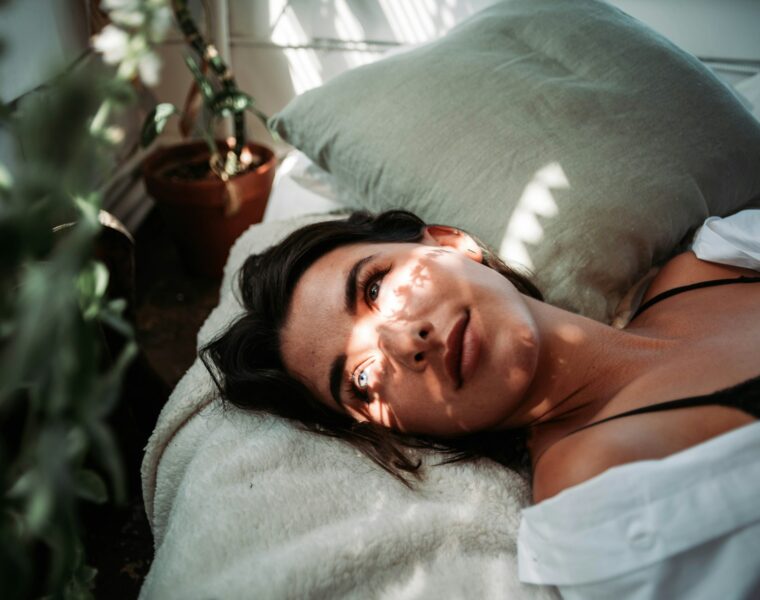 u društvu lažnjaka