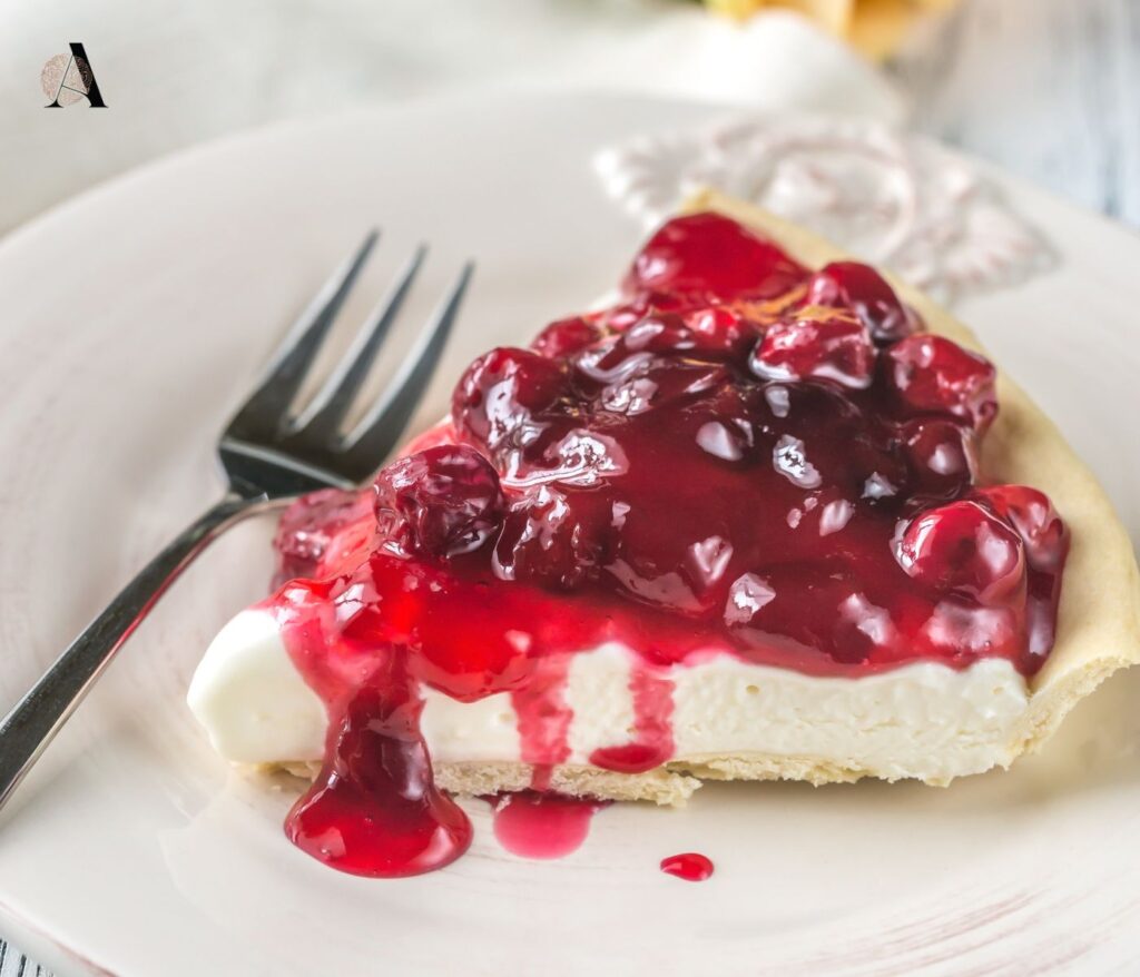 Kolač od sira s vrhnjem i višnjama