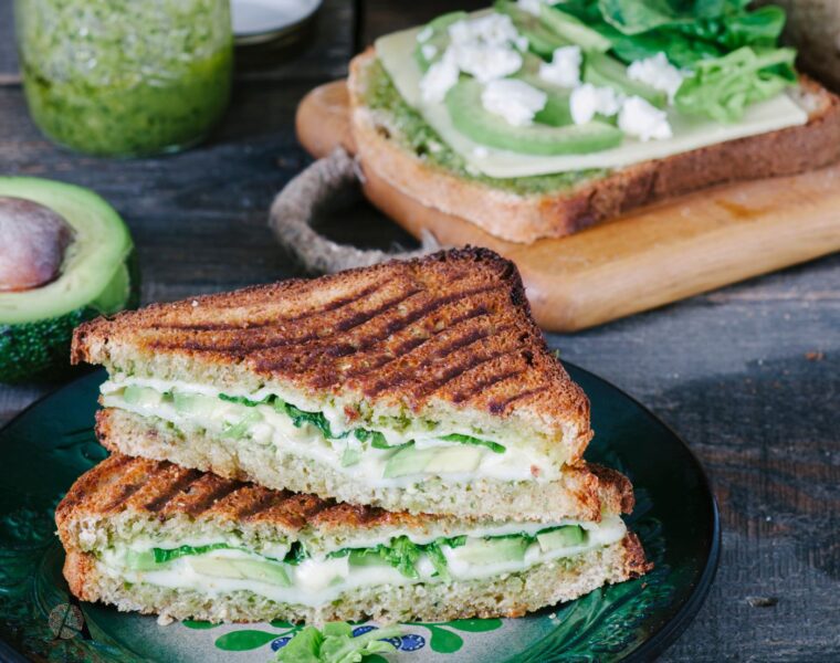 Zapečeni sendviči s pestom i sirom