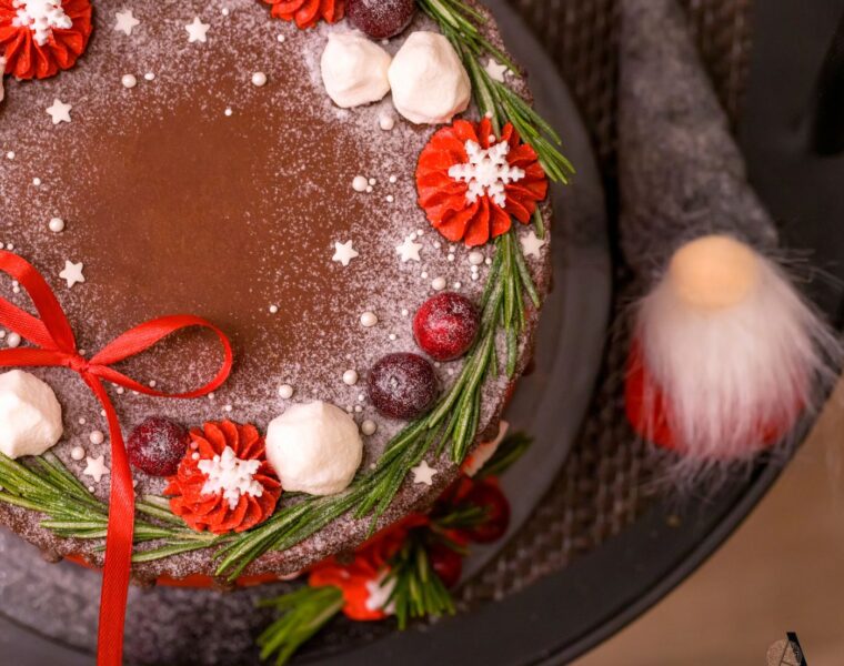Božićna čokoladno-vanilijska torta