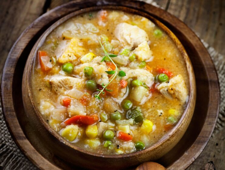 Zimsko povrtno varivo s piletinom