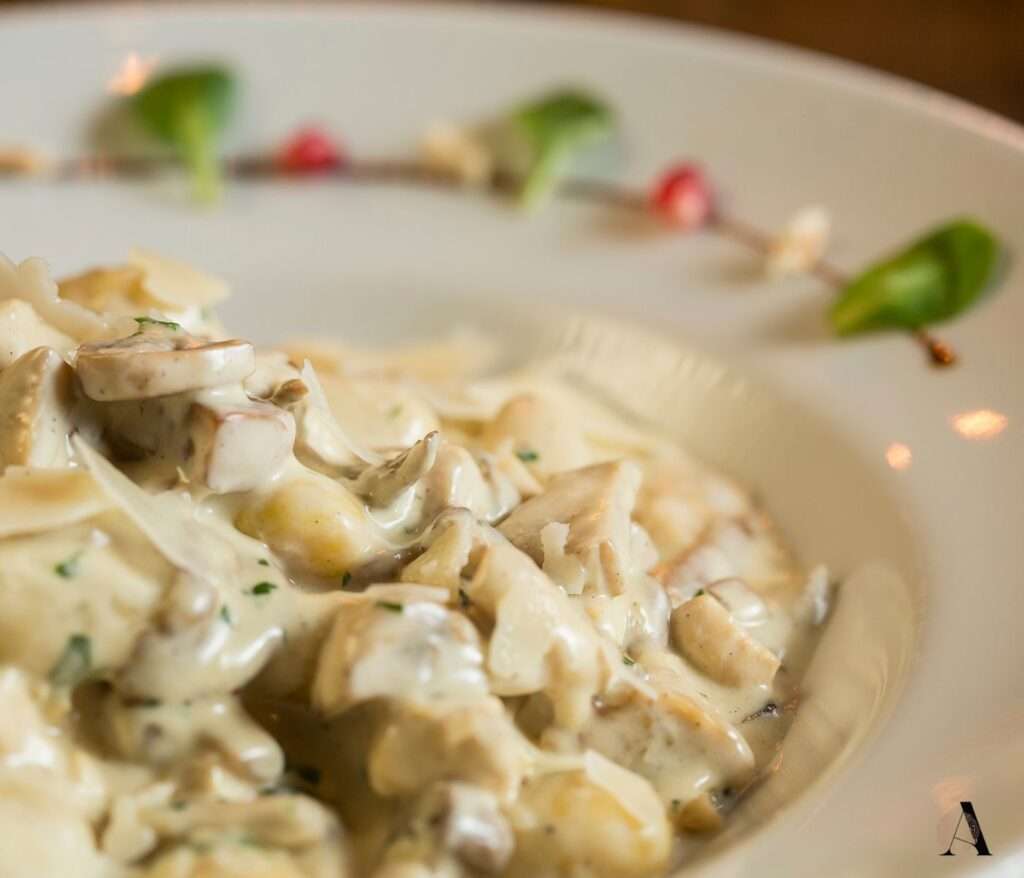 Njoki u kremastom umaku od gljiva