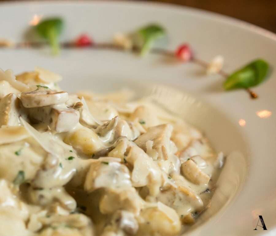 Njoki u kremastom umaku od gljiva