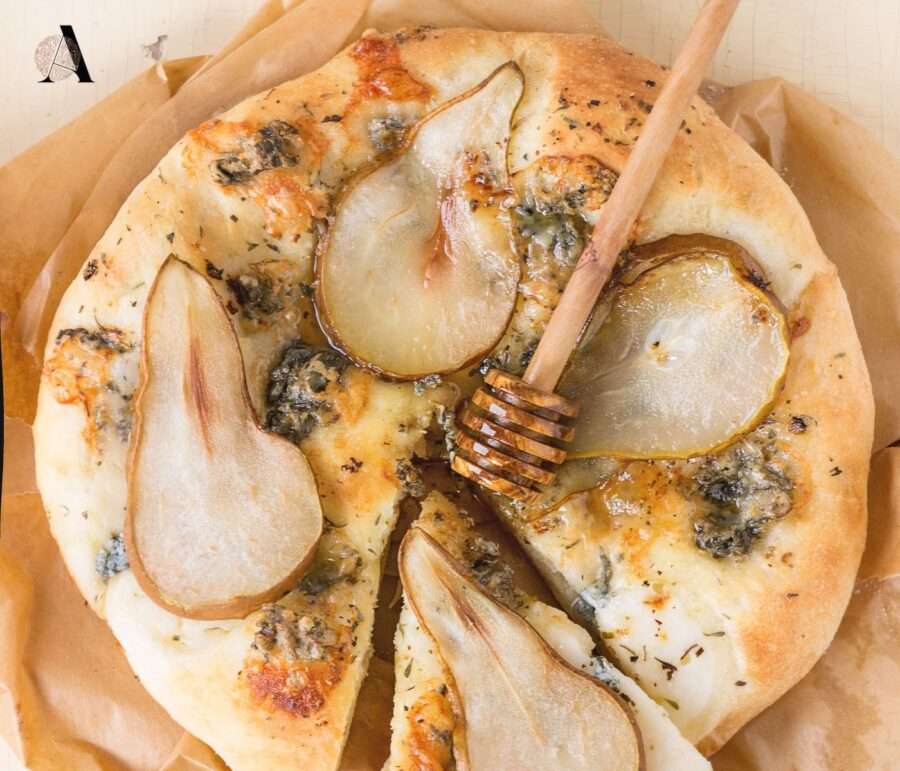 Jesenska focaccia s kruškom i gorgonzolom