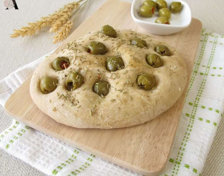 Brza focaccia s maslinama i ružmarinom