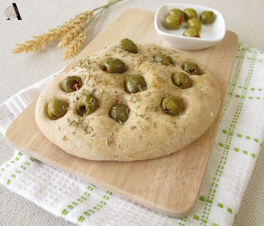 Brza focaccia s maslinama i ružmarinom
