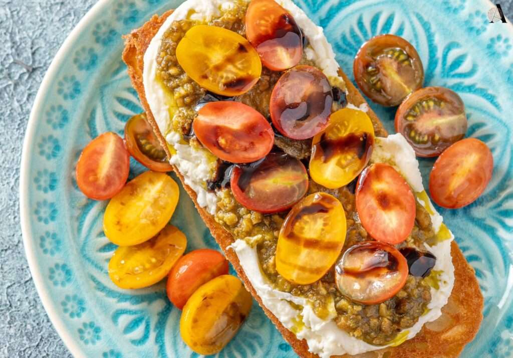 bruschette s burratom i pečenim rajčicama